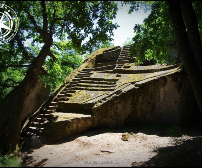 piramide etrusca